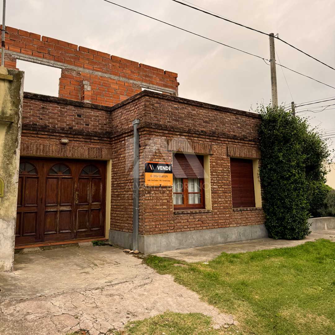 Alvarez Moreno Propiedades - Brinda asesoramiento y soluciones a nuestros clientes en lo que se refiera al mercado inmobiliario. Ventas, tasaciones, alquileres de todo tipo de propiedades90.000 usd Casa en esquina España y Lacunza