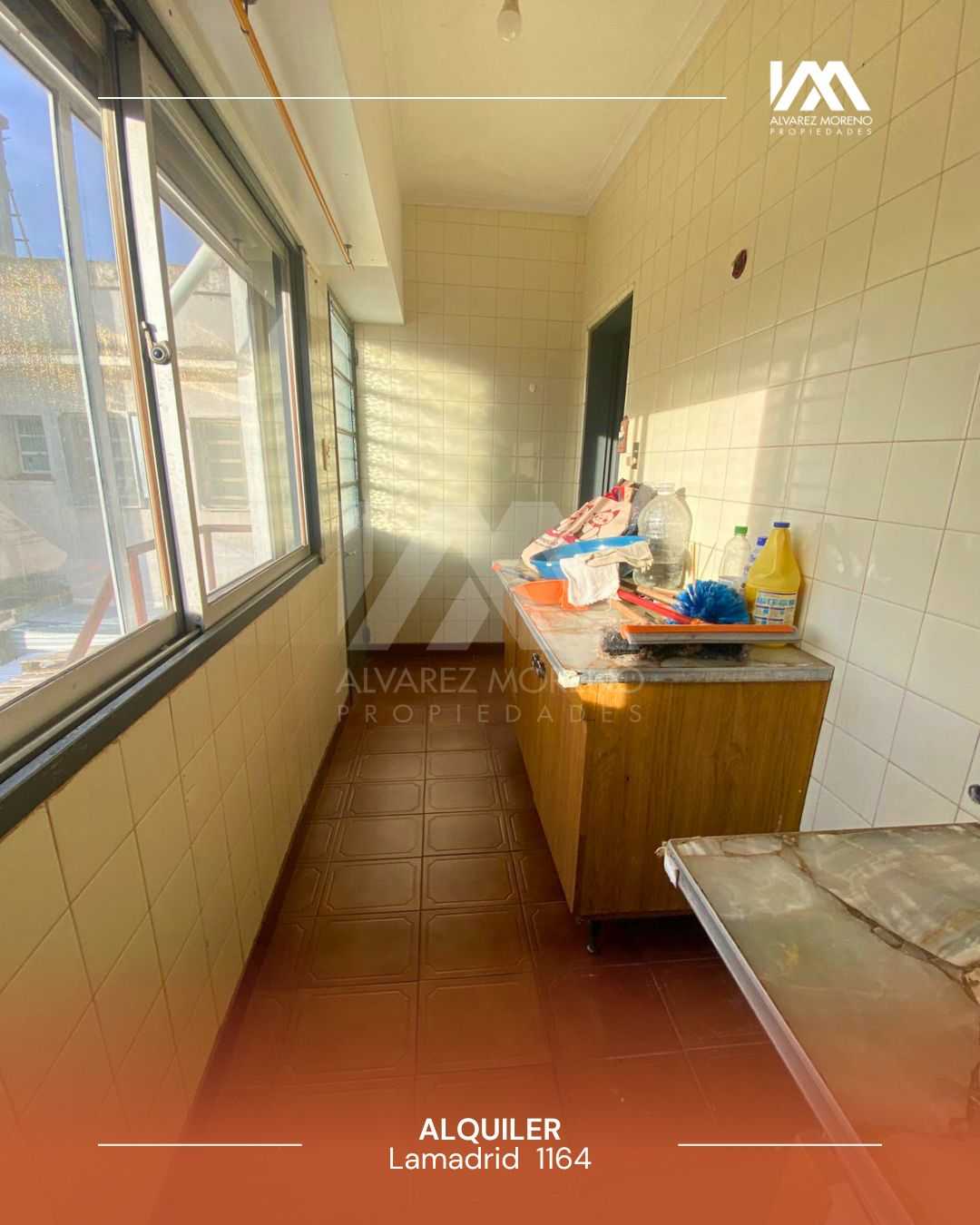 Alvarez Moreno Propiedades - Brinda asesoramiento y soluciones a nuestros clientes en lo que se refiera al mercado inmobiliario. Ventas, tasaciones, alquileres de todo tipo de propiedades$800.000 - Depto de alto en pleno centro!!!
