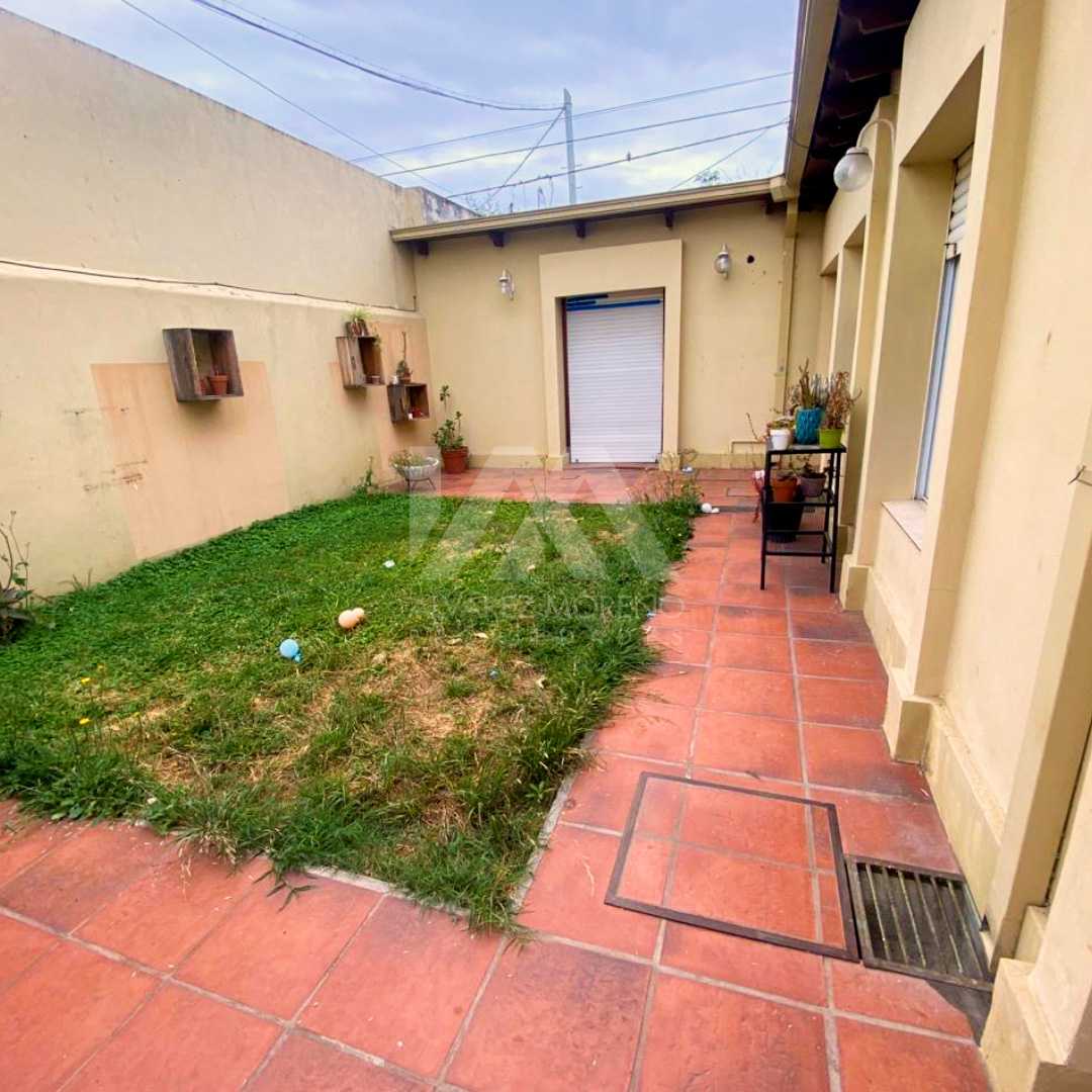 Alvarez Moreno Propiedades - Brinda asesoramiento y soluciones a nuestros clientes en lo que se refiera al mercado inmobiliario. Ventas, tasaciones, alquileres de todo tipo de propiedades90.000 usd Casa en esquina España y Lacunza